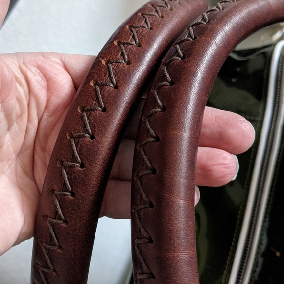 Pauric Sweeney new patent leather overnight bag - Picture 6 of 6